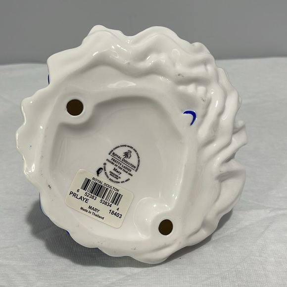 Royal Doulton Pretty Ladies HN4802 Mary 2005 Signed Figurine of the Year - Picture 12 of 16